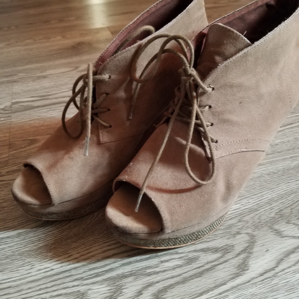 4" open toe brown platform